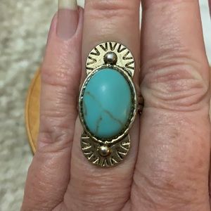 🦋HP🦋 Turquoise vintage ring .. size 7